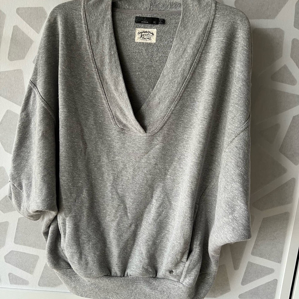 Prana Dolman Short Sleeve Sweatshirt Top with hidden pockets. Size XL.